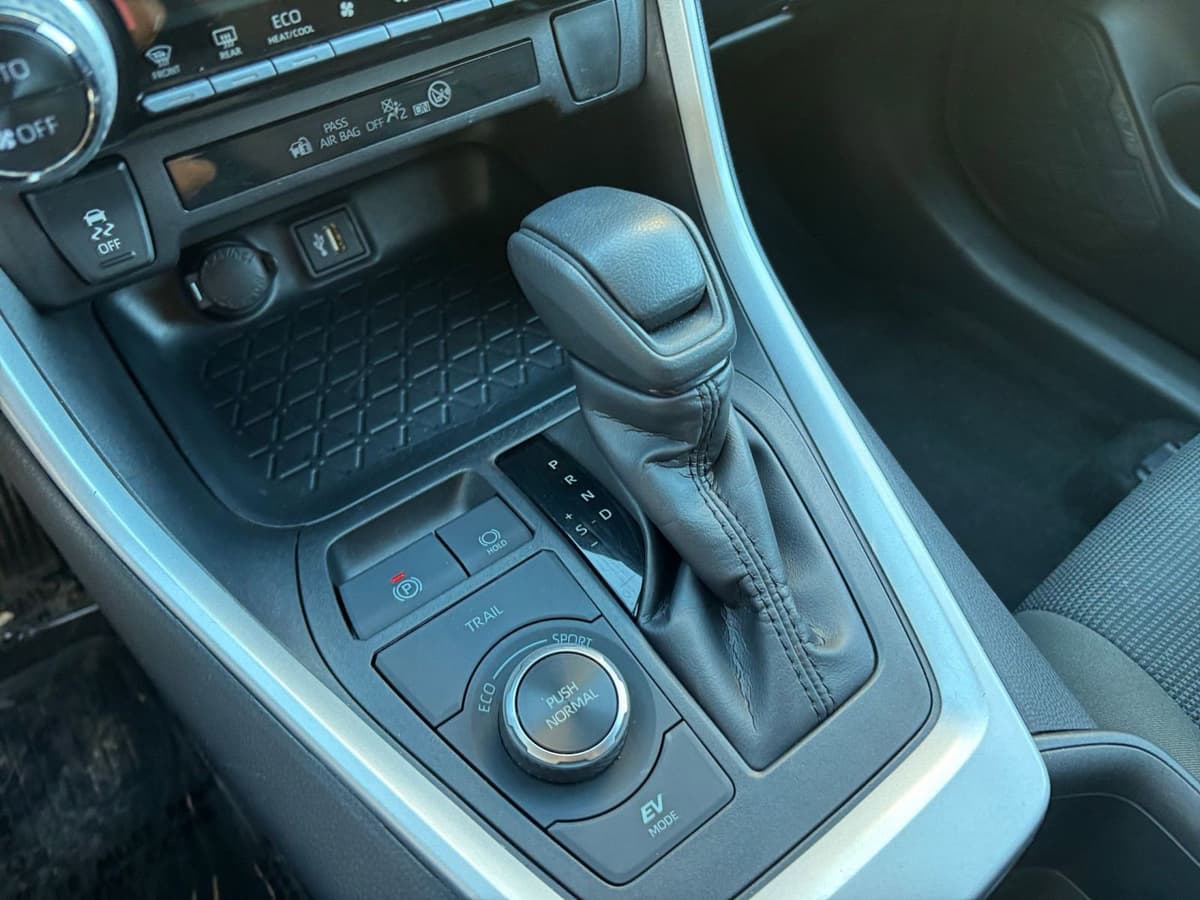 2025 Toyota RAV4 Hybrid - Image 36