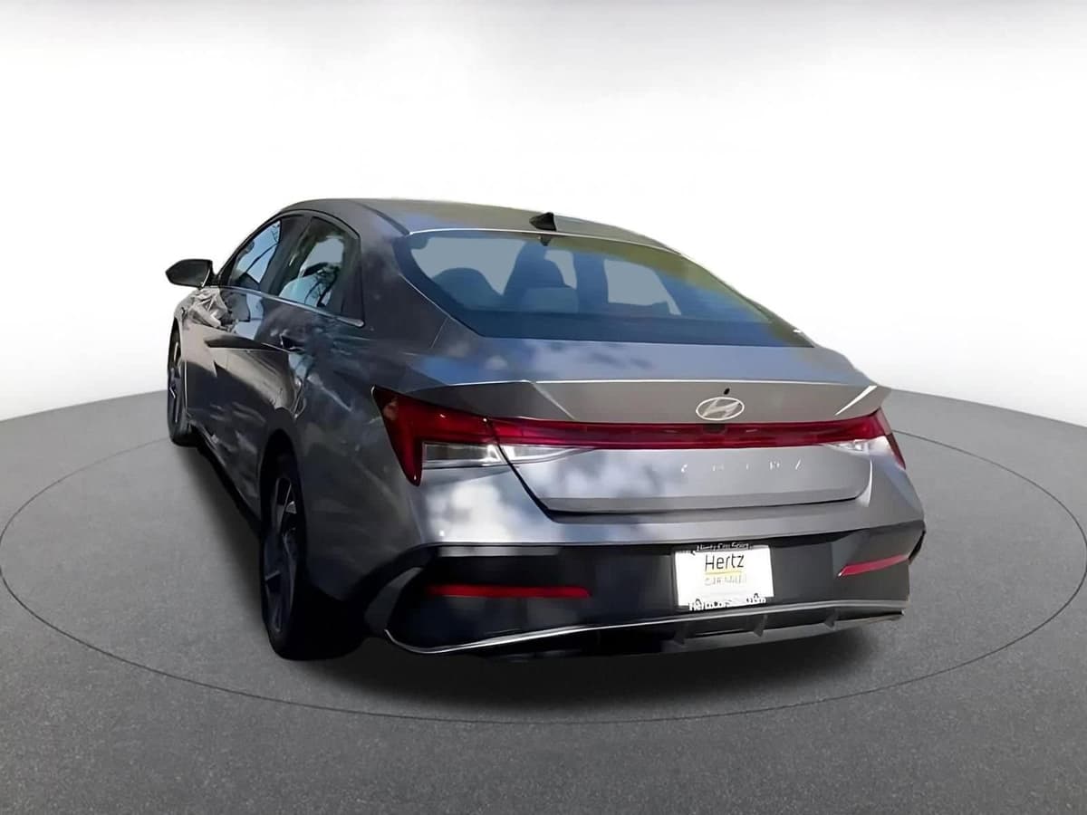 2025 Hyundai Elantra - Image 11