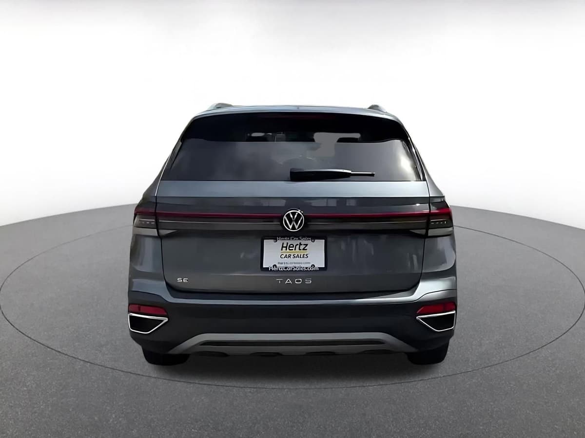 2025 Volkswagen Taos - Image 12