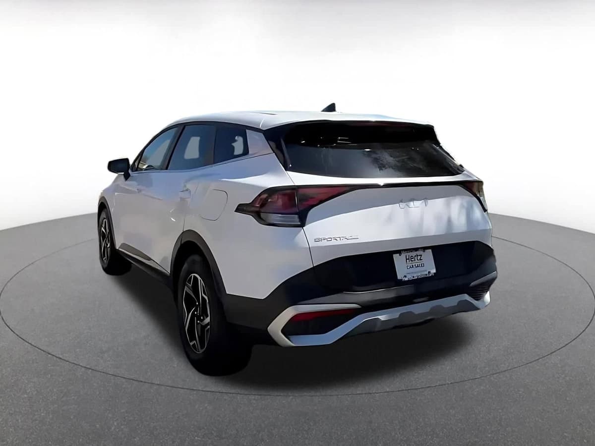 2025 Kia Sportage - Image 11