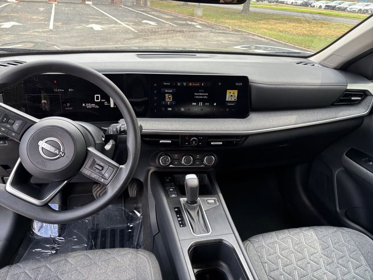 2025 Nissan Kicks - Image 28