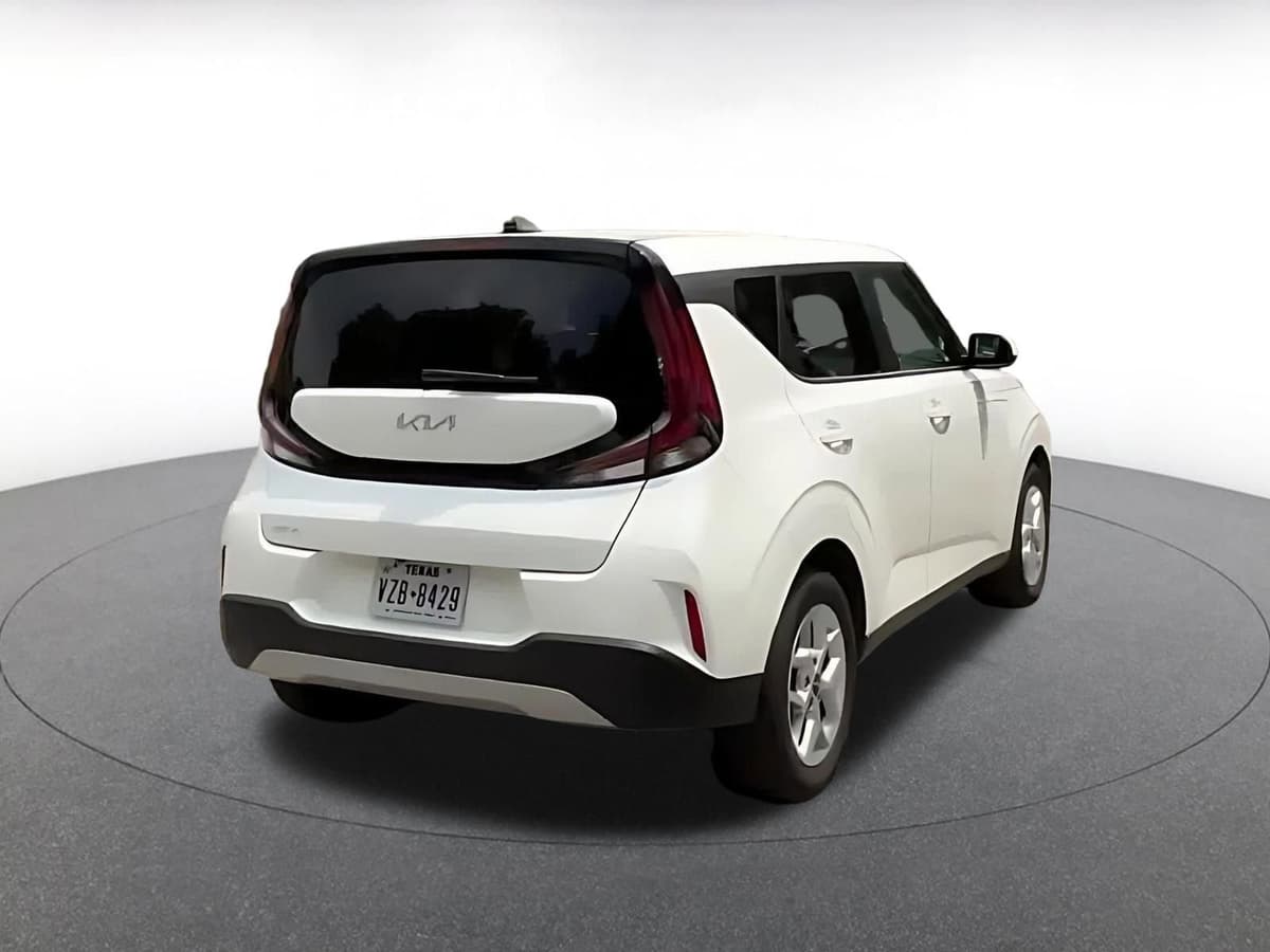 2025 Kia Soul - Image 15