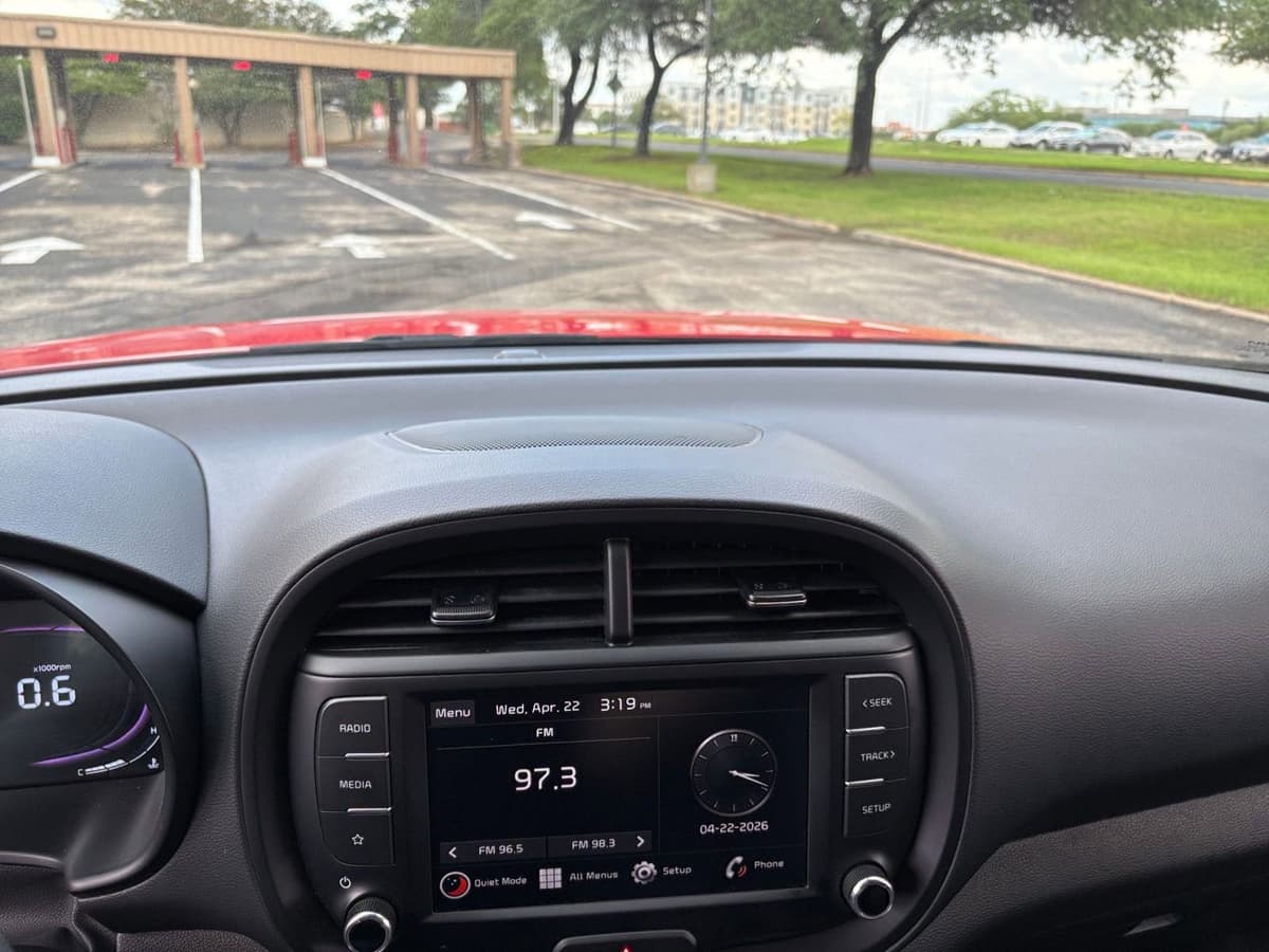 2025 Kia Soul - Image 17