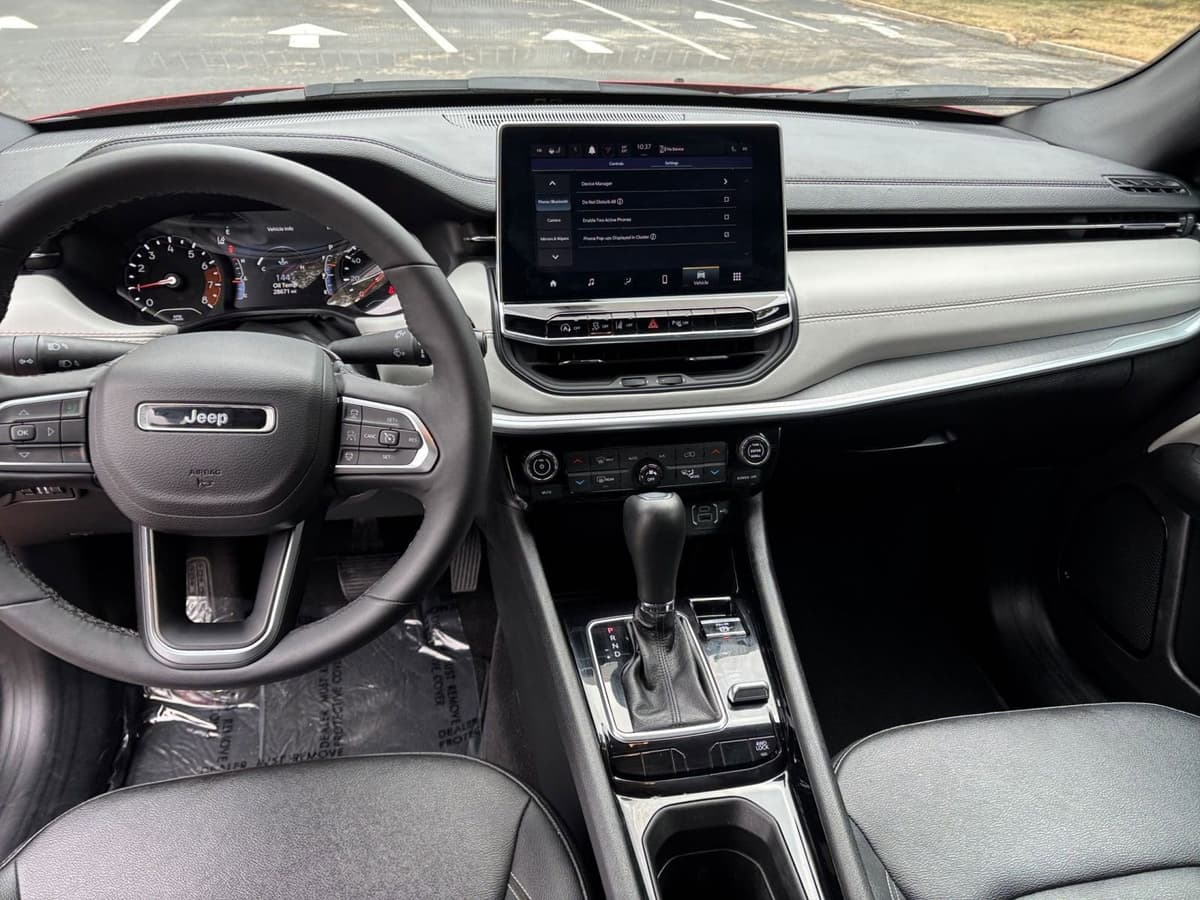 2025 Jeep Compass - Image 27