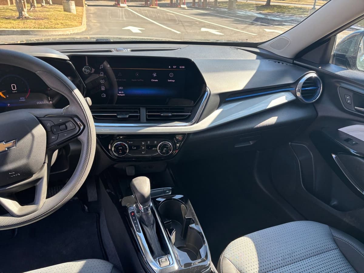 2025 Chevrolet Trax - Image 30