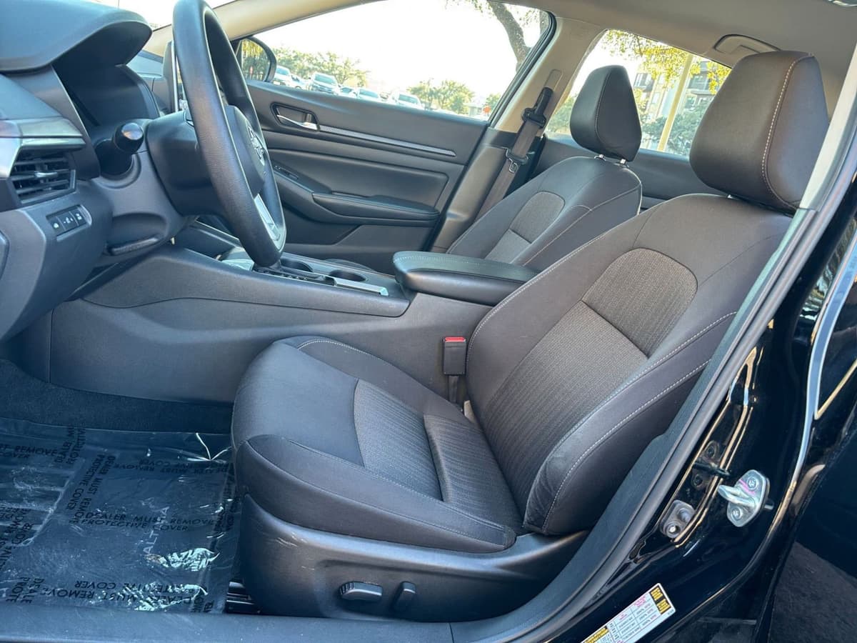 2025 Nissan Altima - Image 22