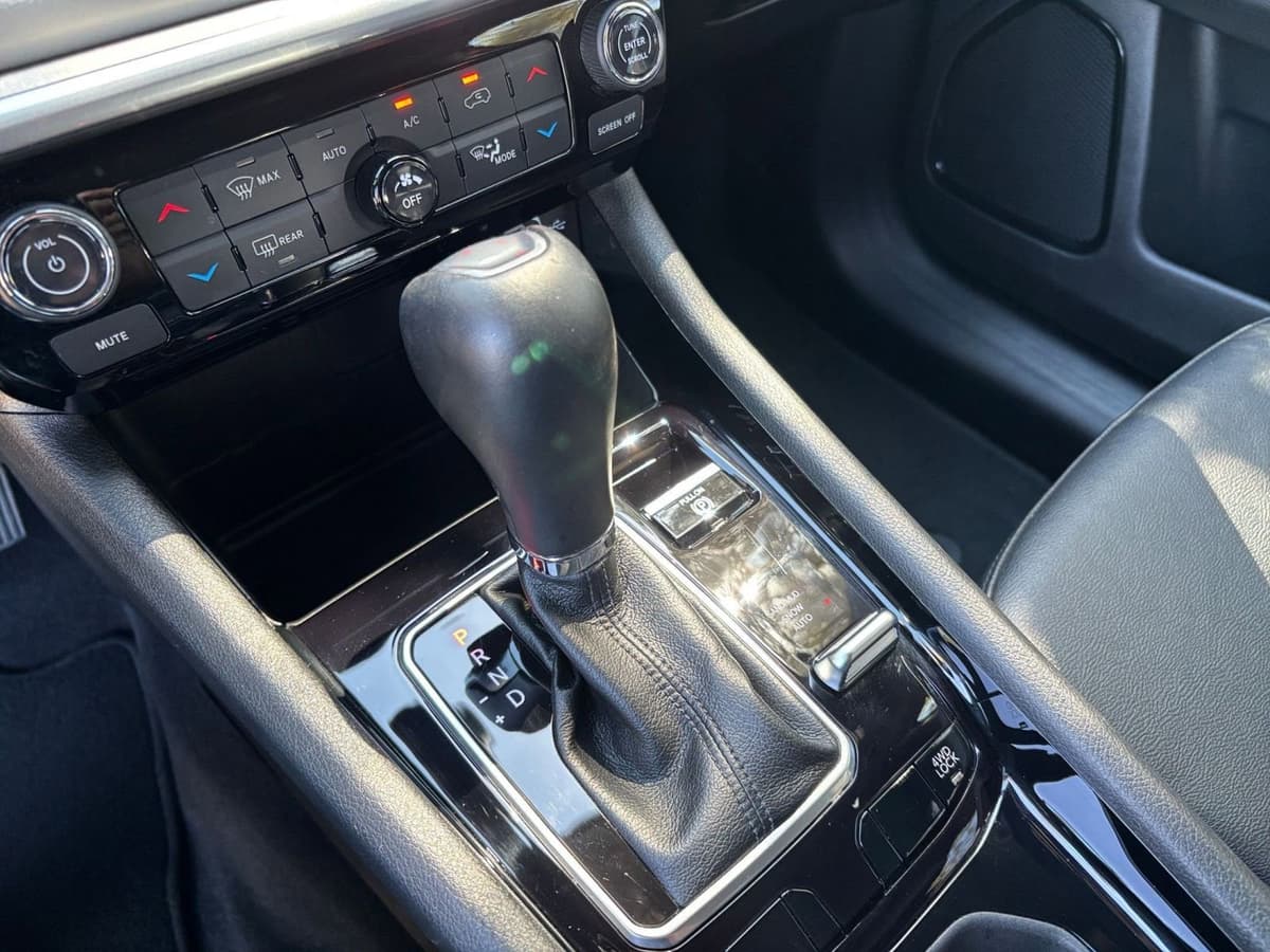 2025 Jeep Compass - Image 36