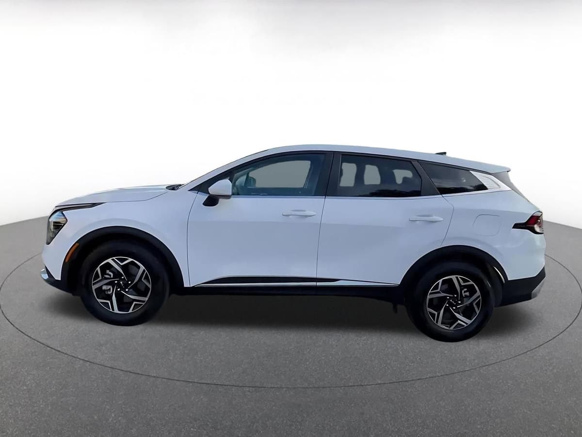 2025 Kia Sportage - Image 8