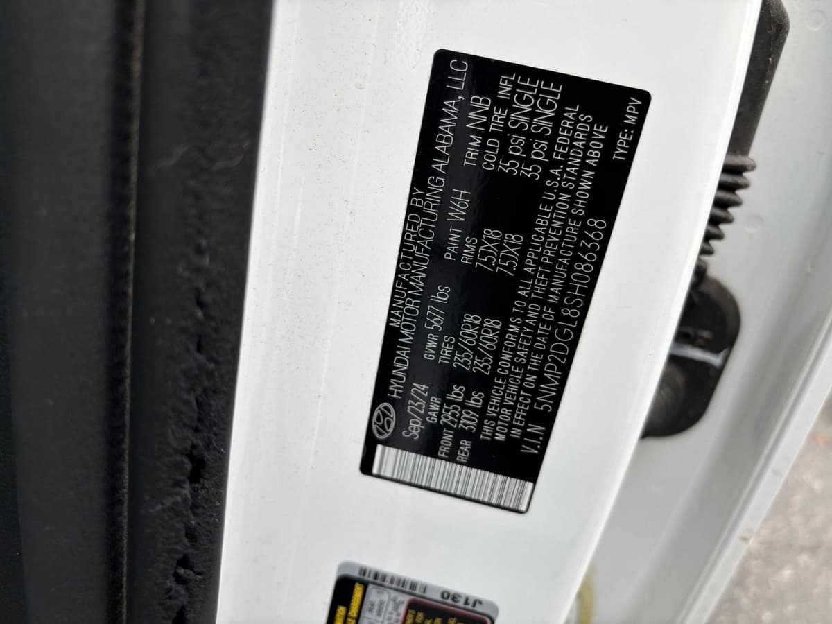 2025 Hyundai Santa Fe - Image 23