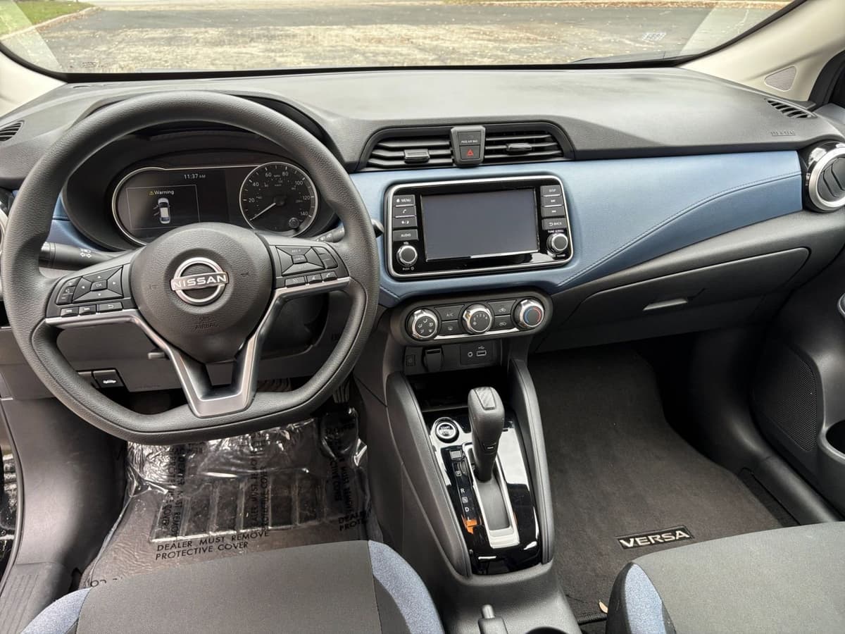 2025 Nissan Versa - Image 28