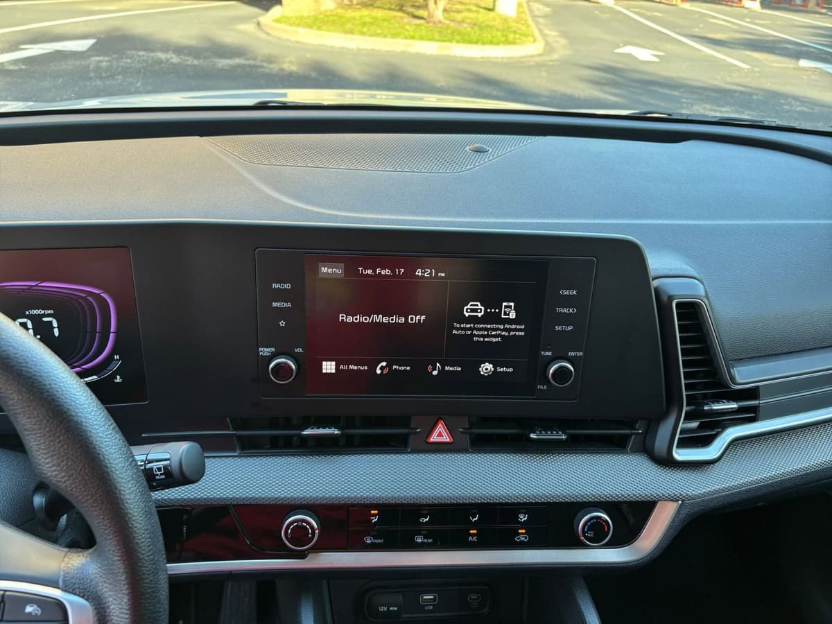 2025 Kia Sportage - Image 17