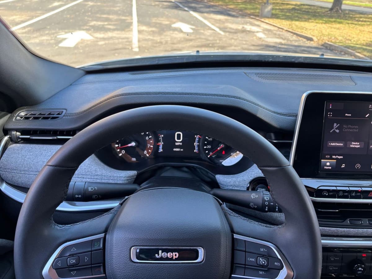 2025 Jeep Compass - Image 29