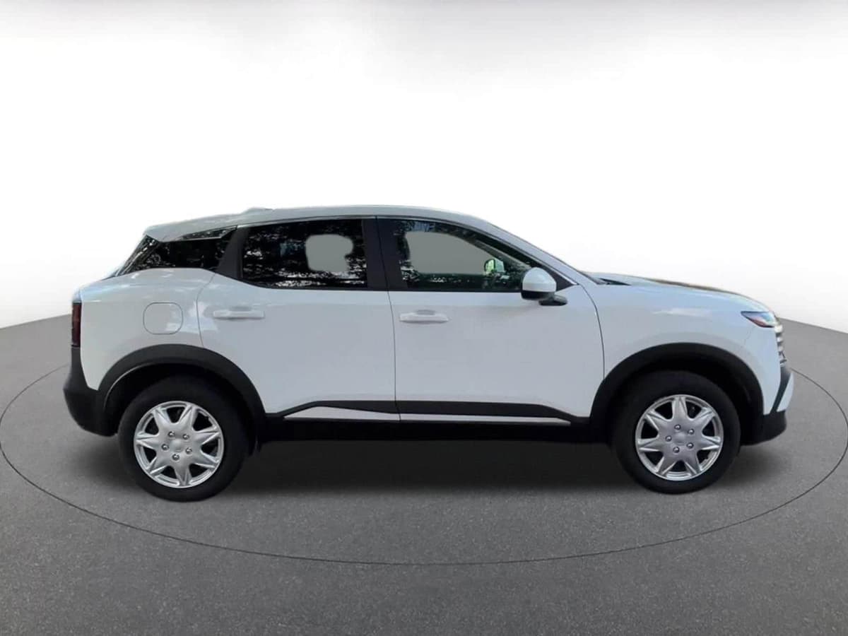2025 Nissan Kicks - Image 16