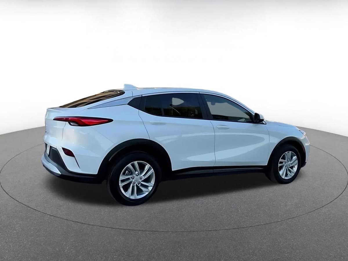 2025 Buick Envista - Image 11