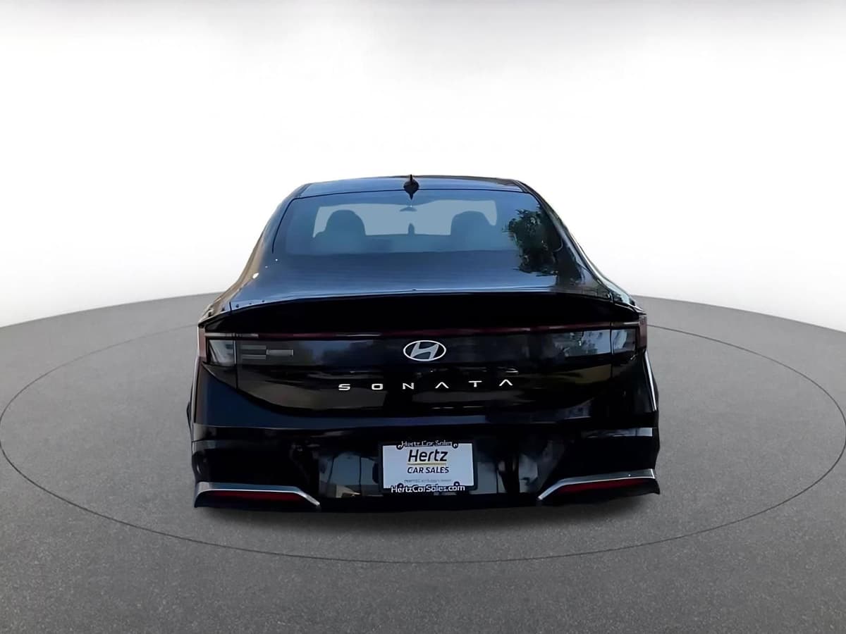 2025 Hyundai Sonata - Image 12