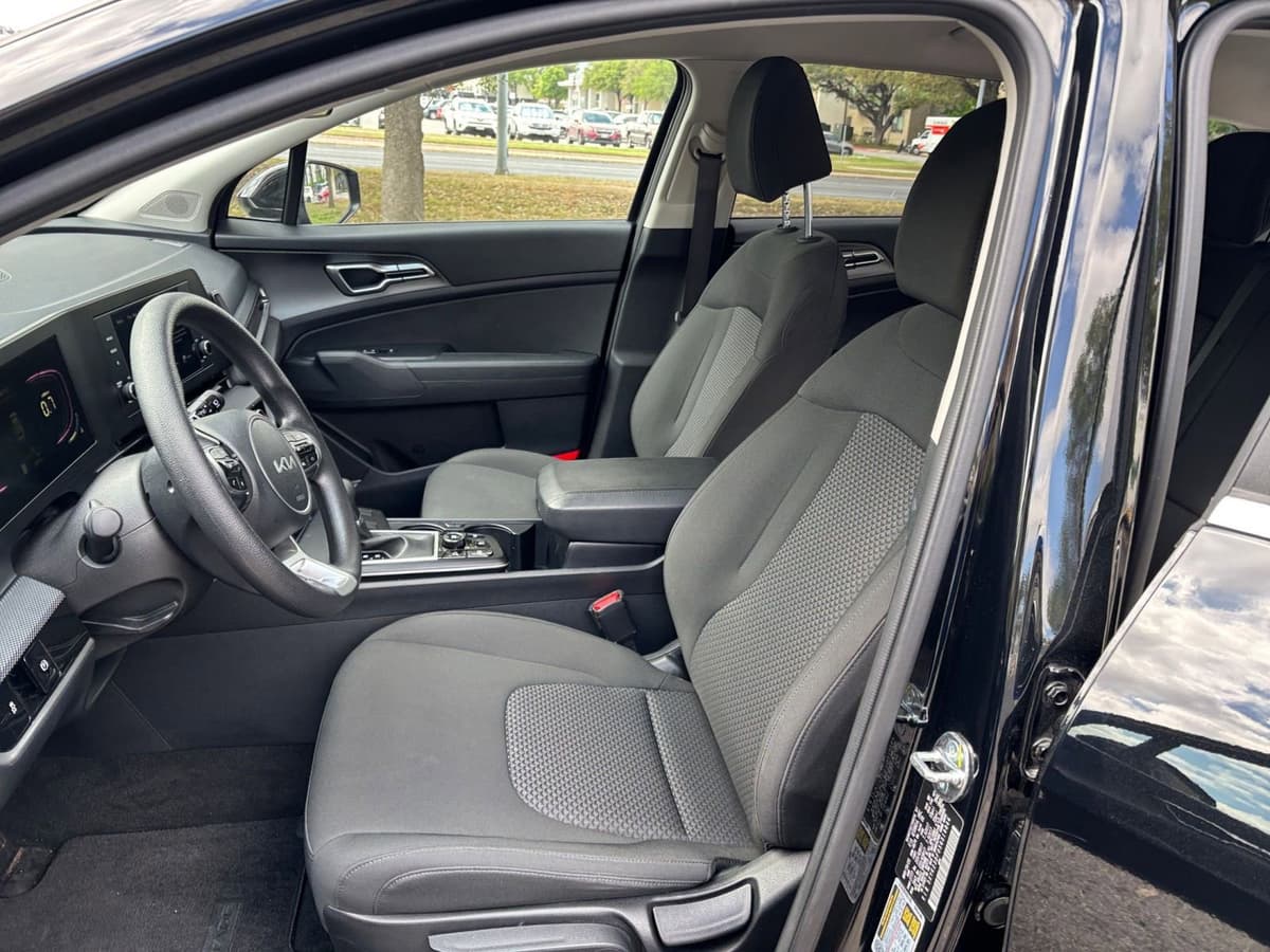 2025 Kia Sportage - Image 33