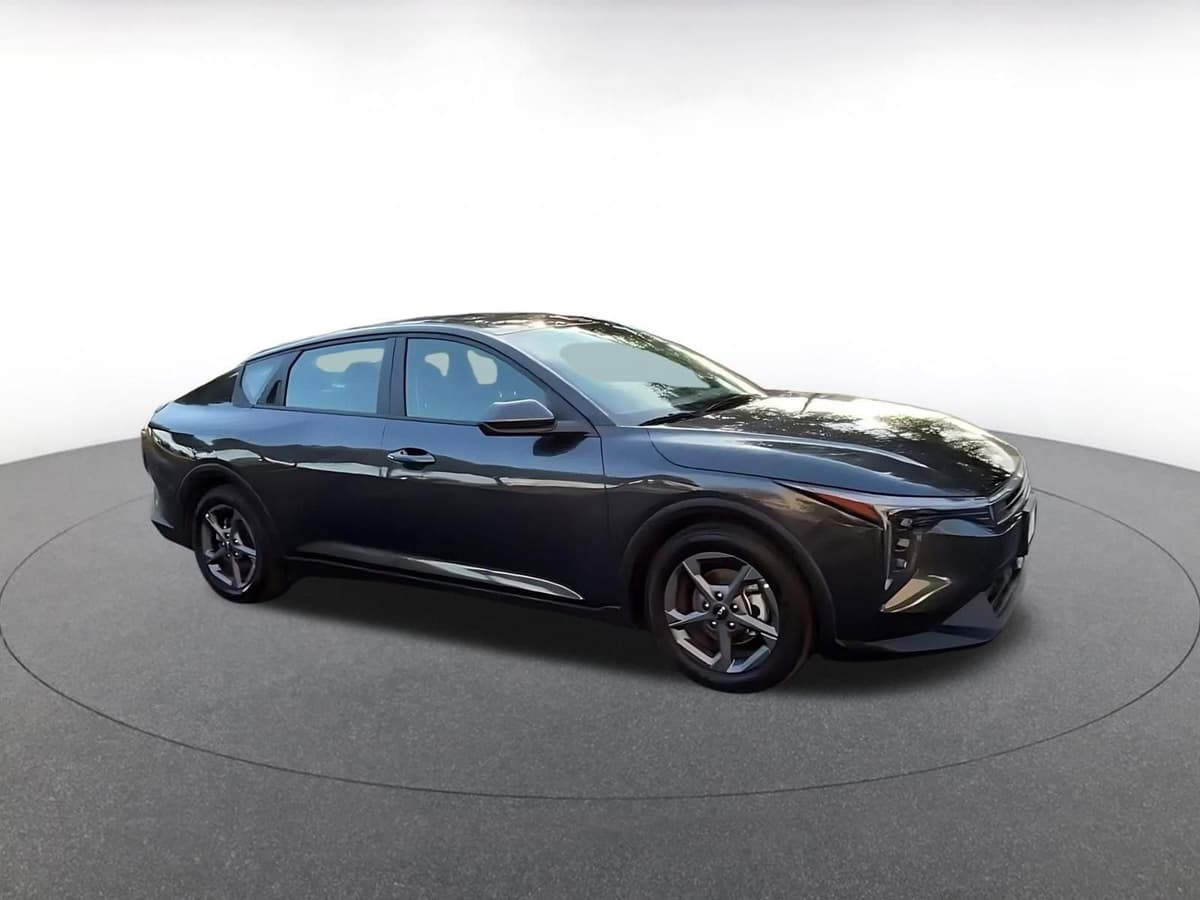 2025 Kia K4 - Image 2