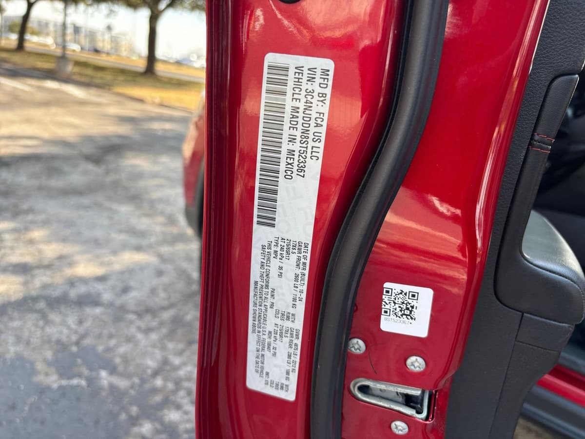 2025 Jeep Compass - Image 23