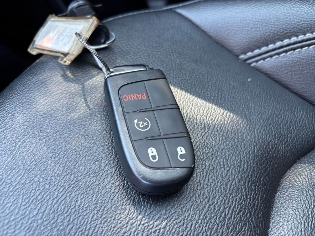 2025 Jeep Compass - Image 18