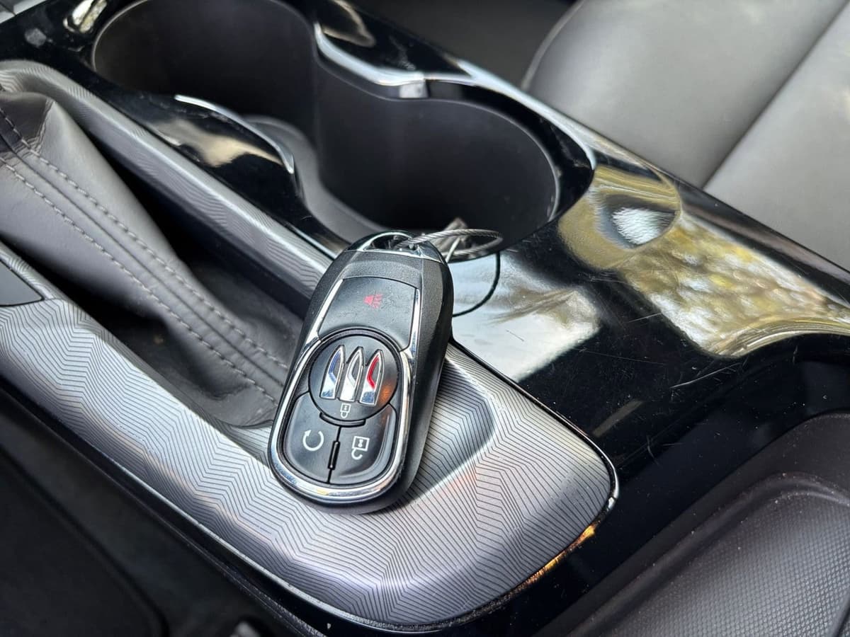 2025 Buick Envista - Image 18