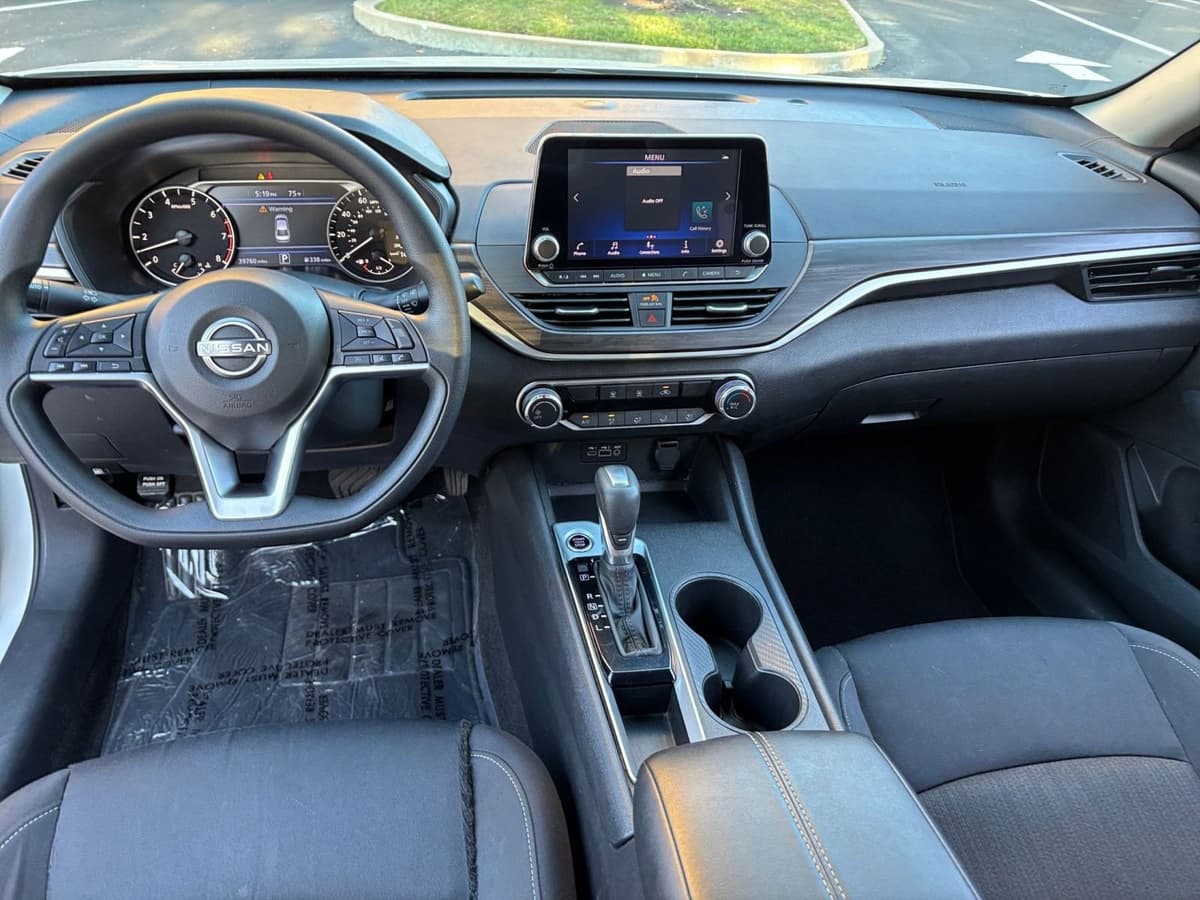 2025 Nissan Altima - Image 28