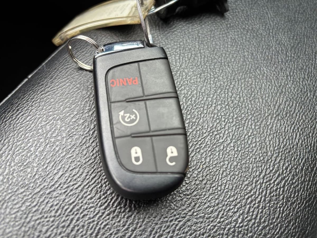 2025 Jeep Compass - Image 18