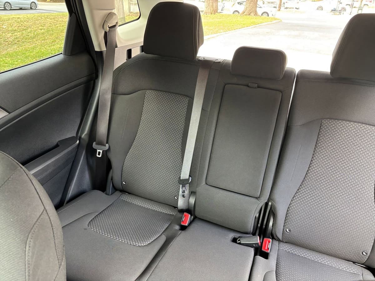 2025 Kia Sportage - Image 36