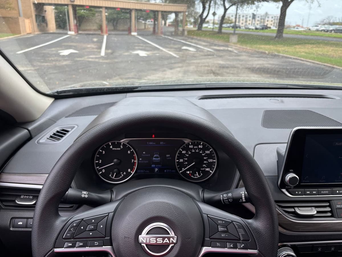 2025 Nissan Altima - Image 29