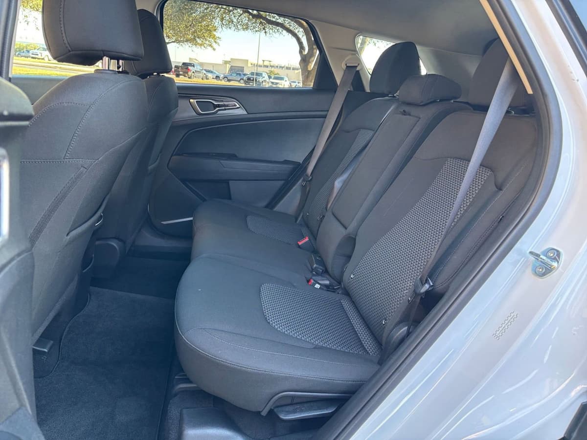 2025 Kia Sportage - Image 21