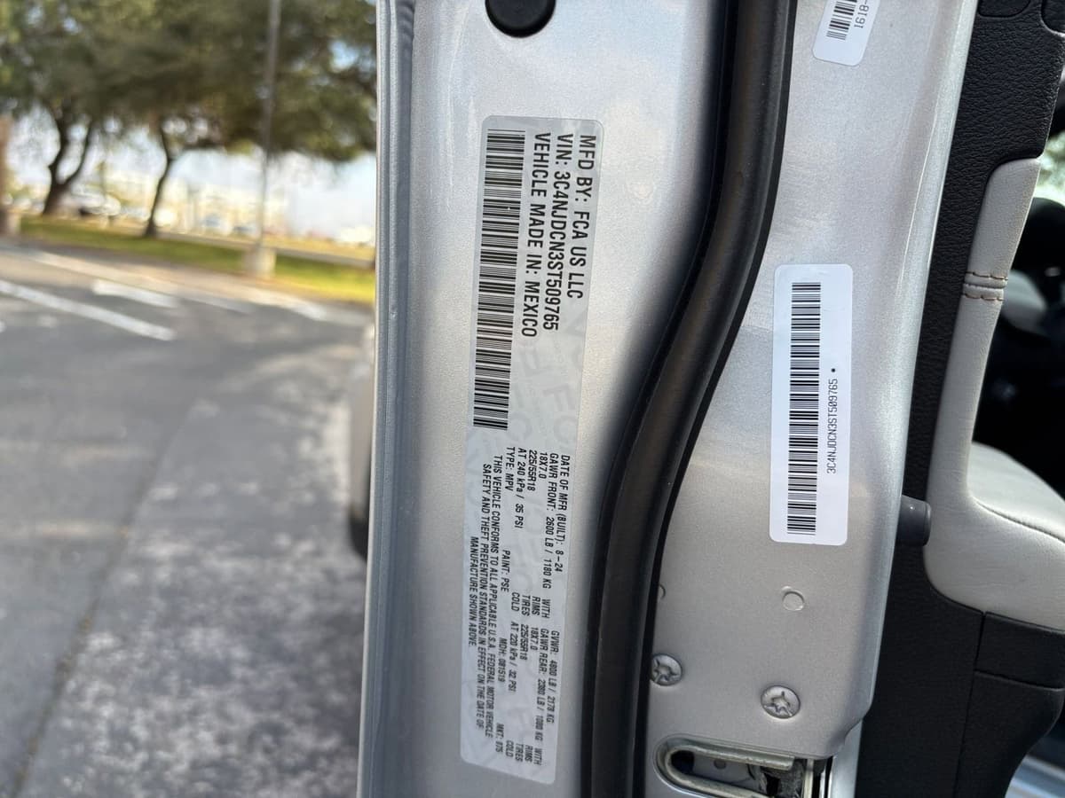 2025 Jeep Compass - Image 22