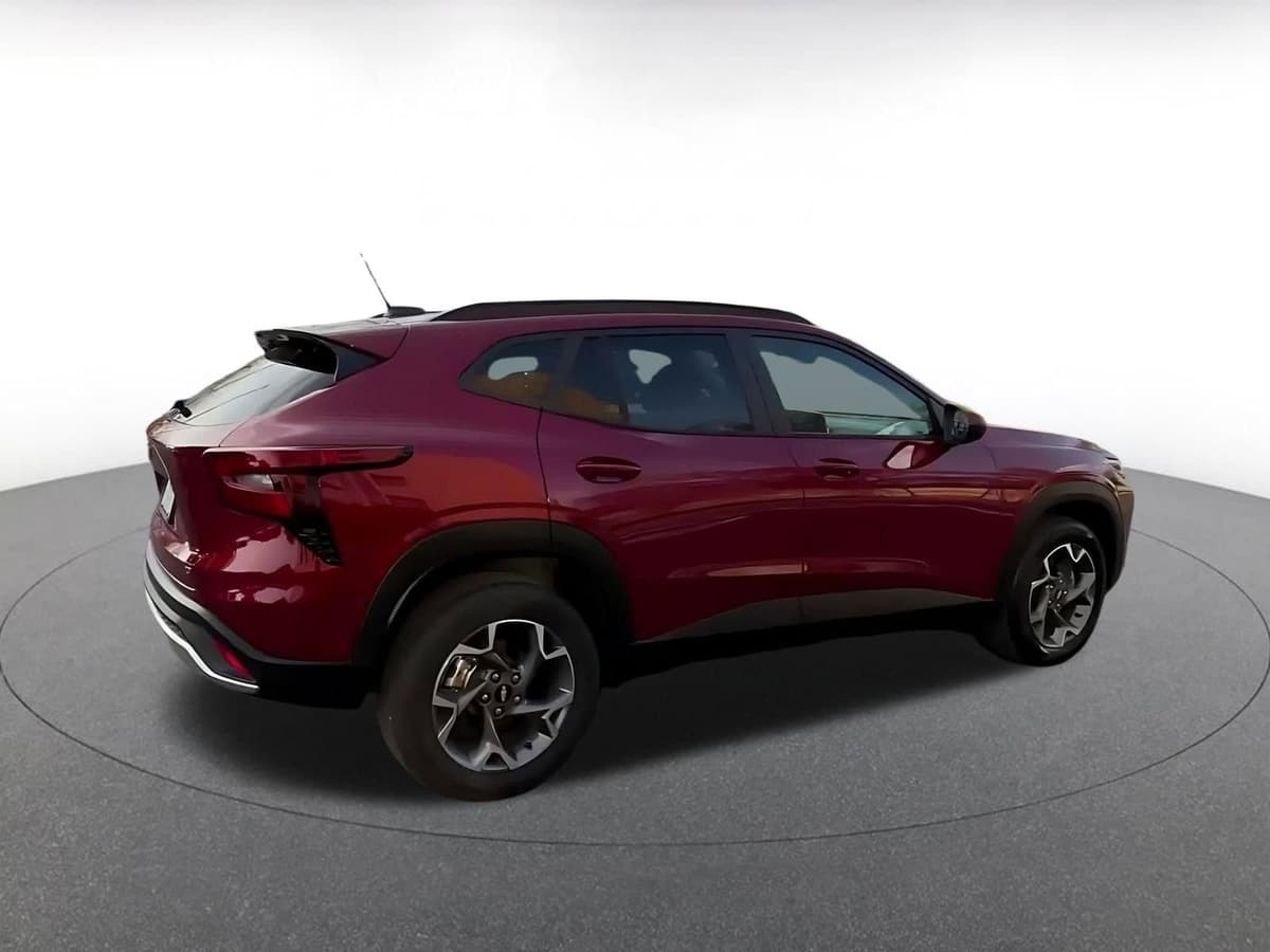 2025 Chevrolet Trax - Image 15