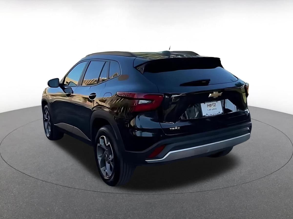 2025 Chevrolet Trax - Image 11