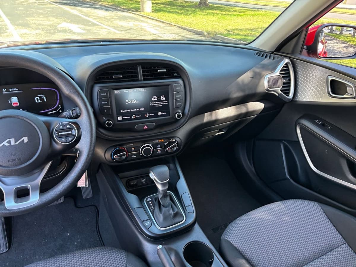 2025 Kia Soul - Image 30