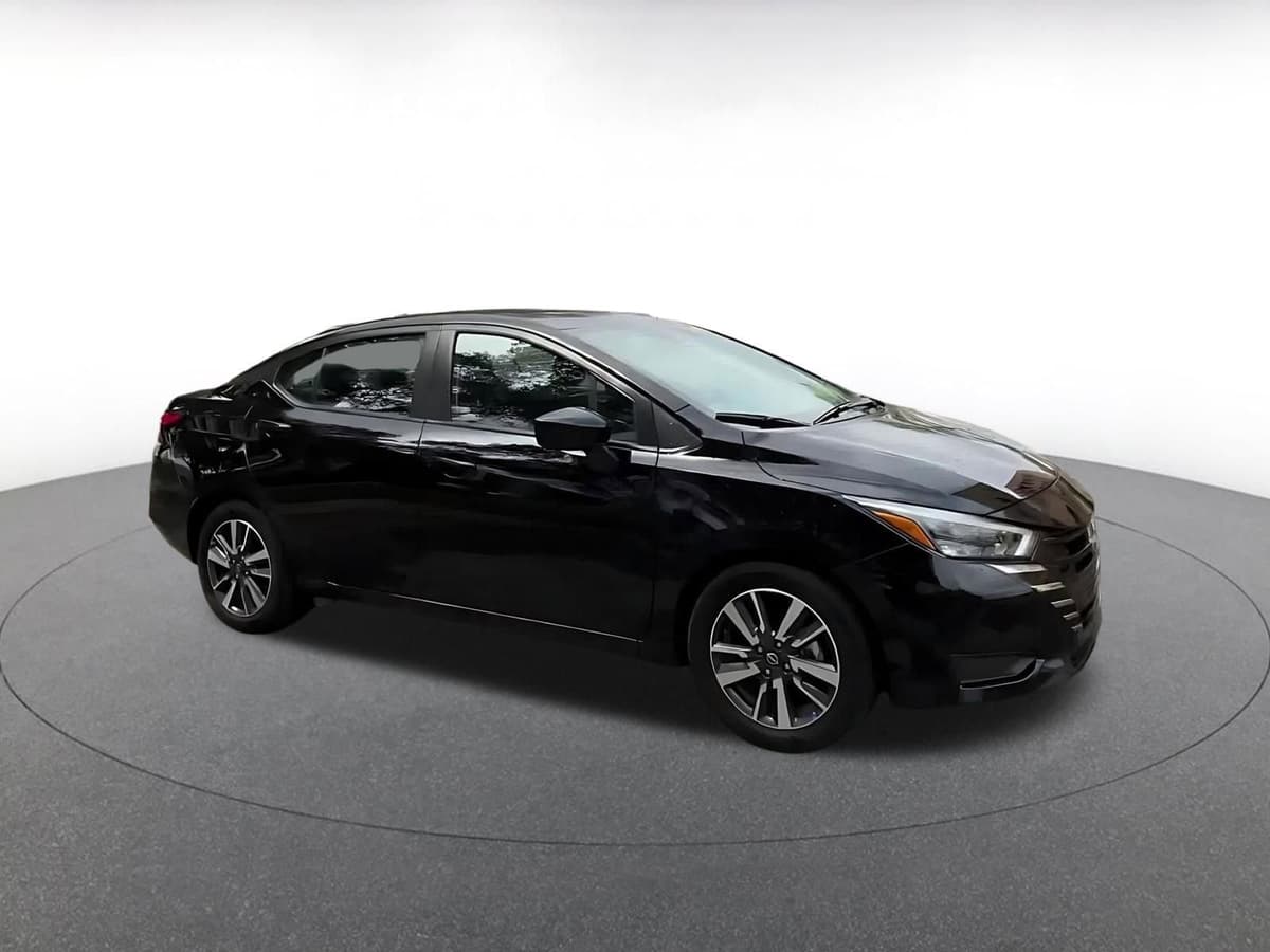 2025 Nissan Versa - Image 2