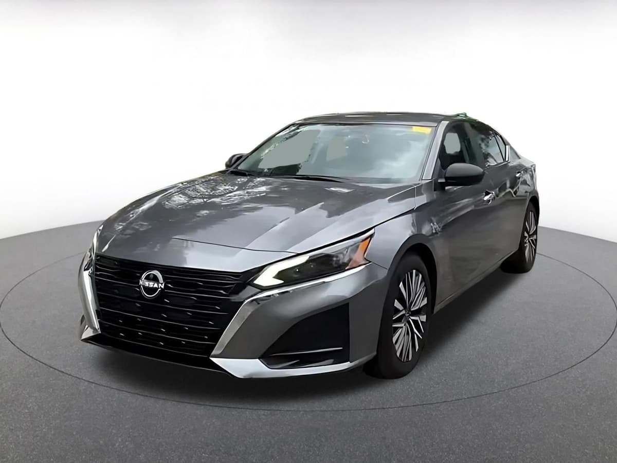 2025 Nissan Altima - Image 6