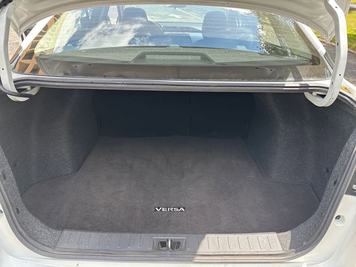 2025 Nissan Versa - Image 28