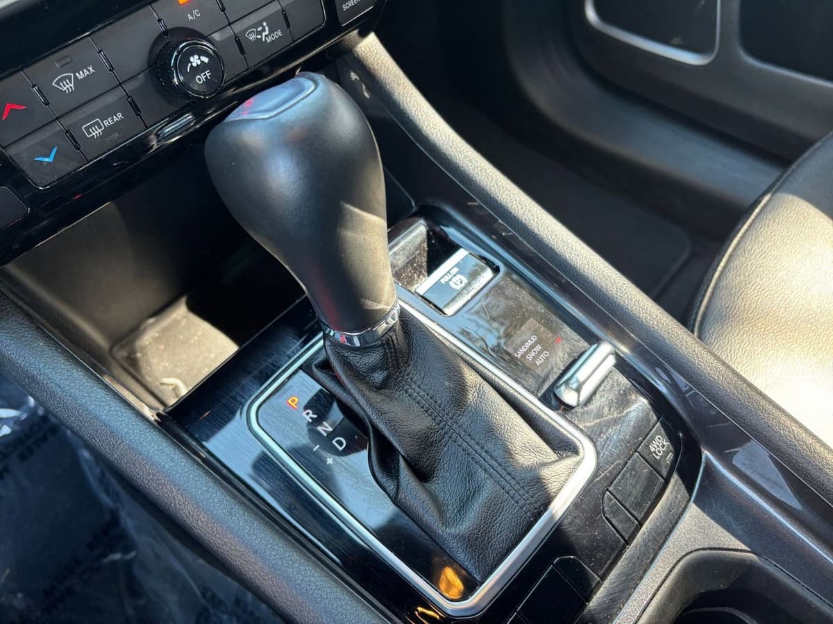 2025 Jeep Compass - Image 36