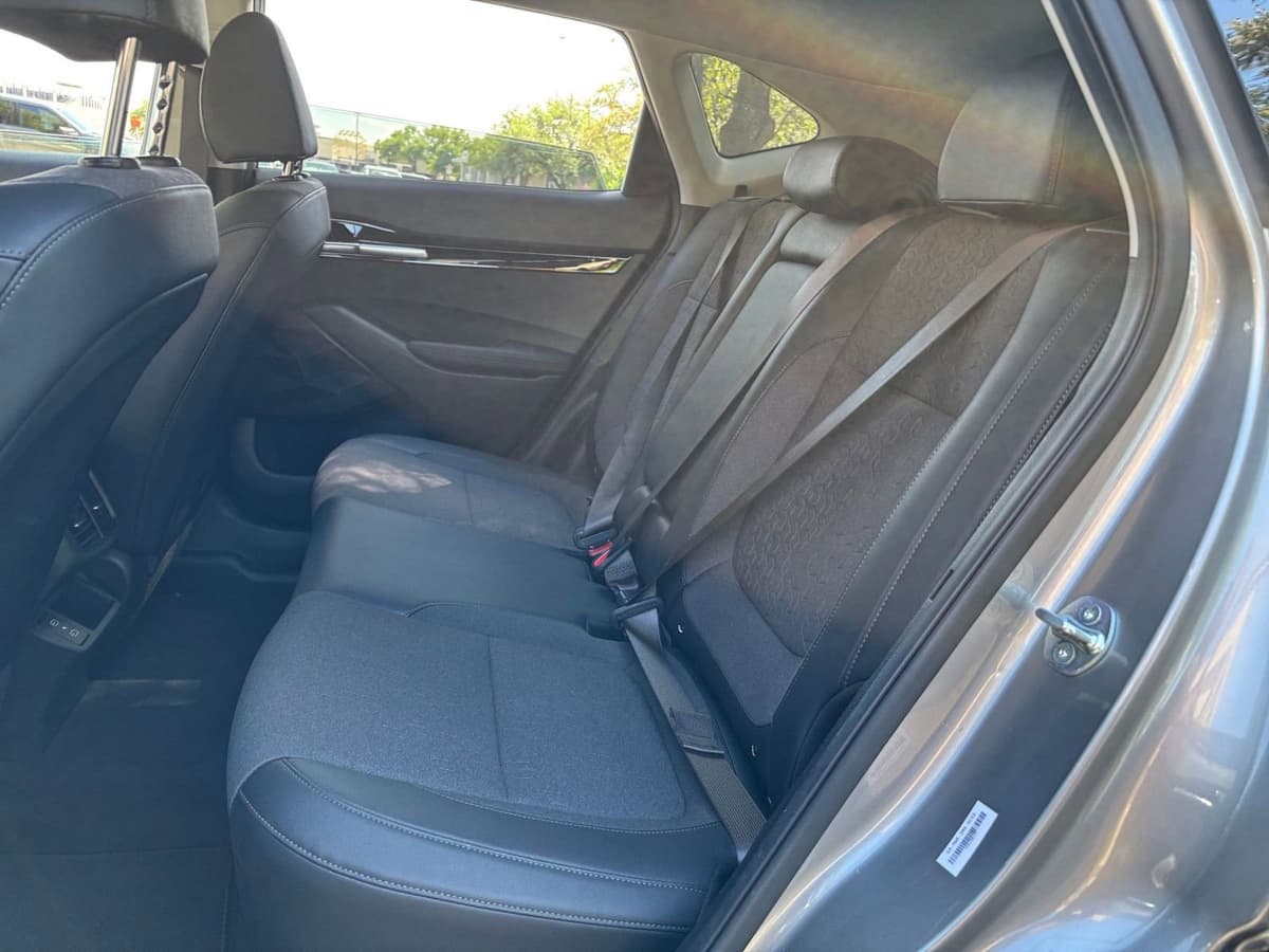 2025 Kia Seltos - Image 21
