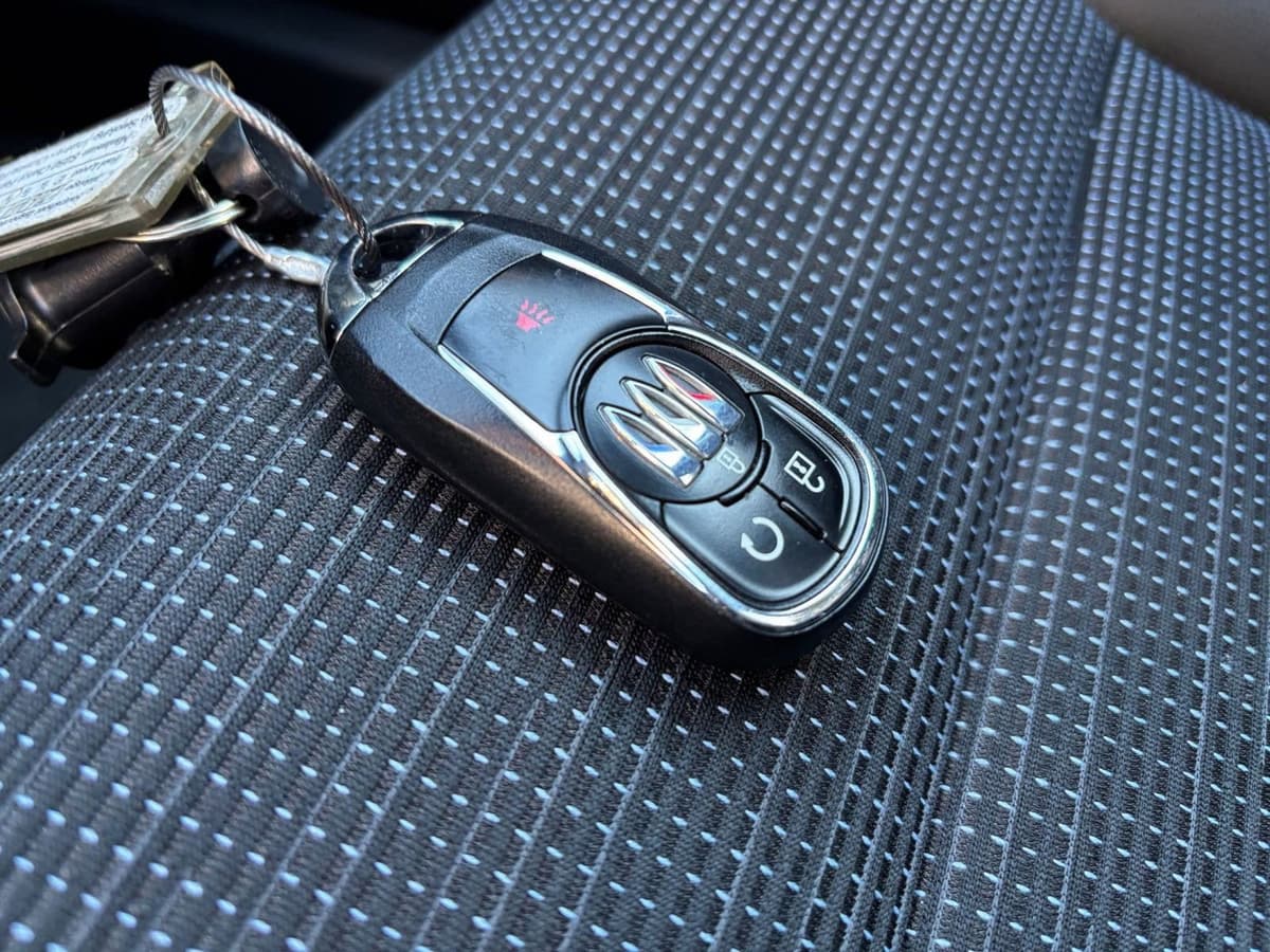 2025 Buick Envista - Image 18