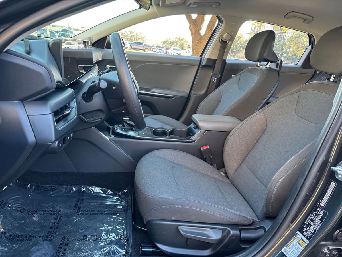2025 Kia K4 - Image 22