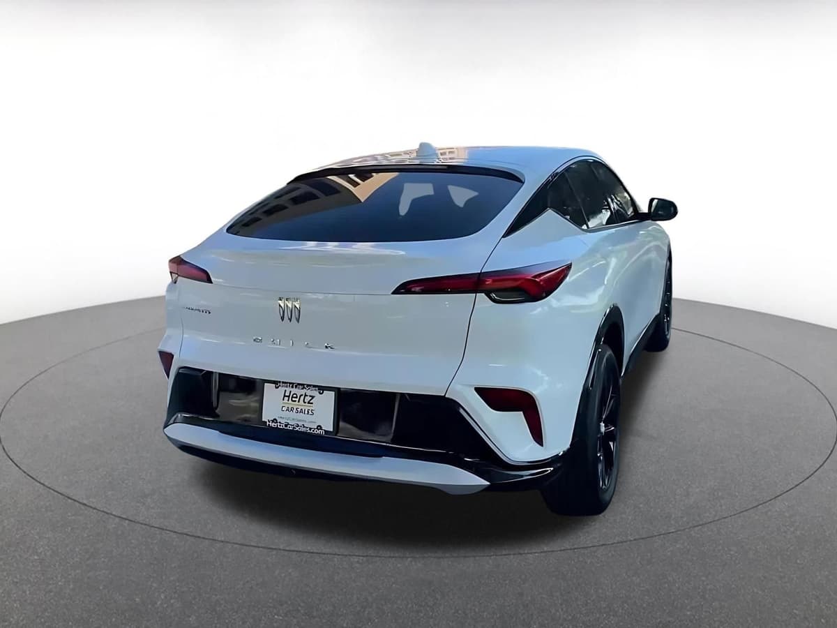 2025 Buick Envista - Image 12