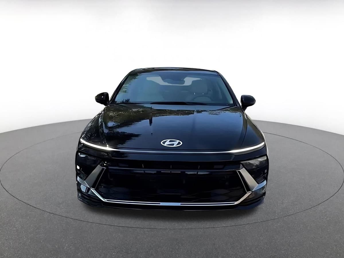 2025 Hyundai Sonata - Image 5
