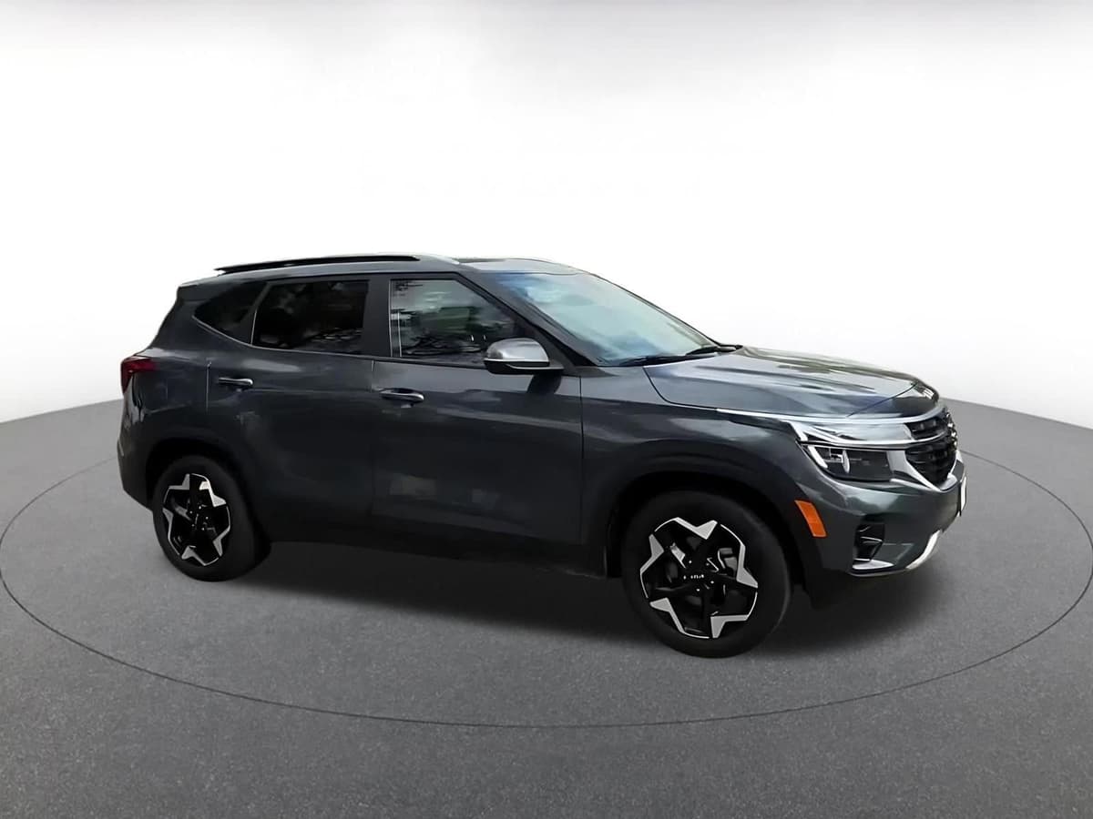 2025 Kia Seltos - Image 2