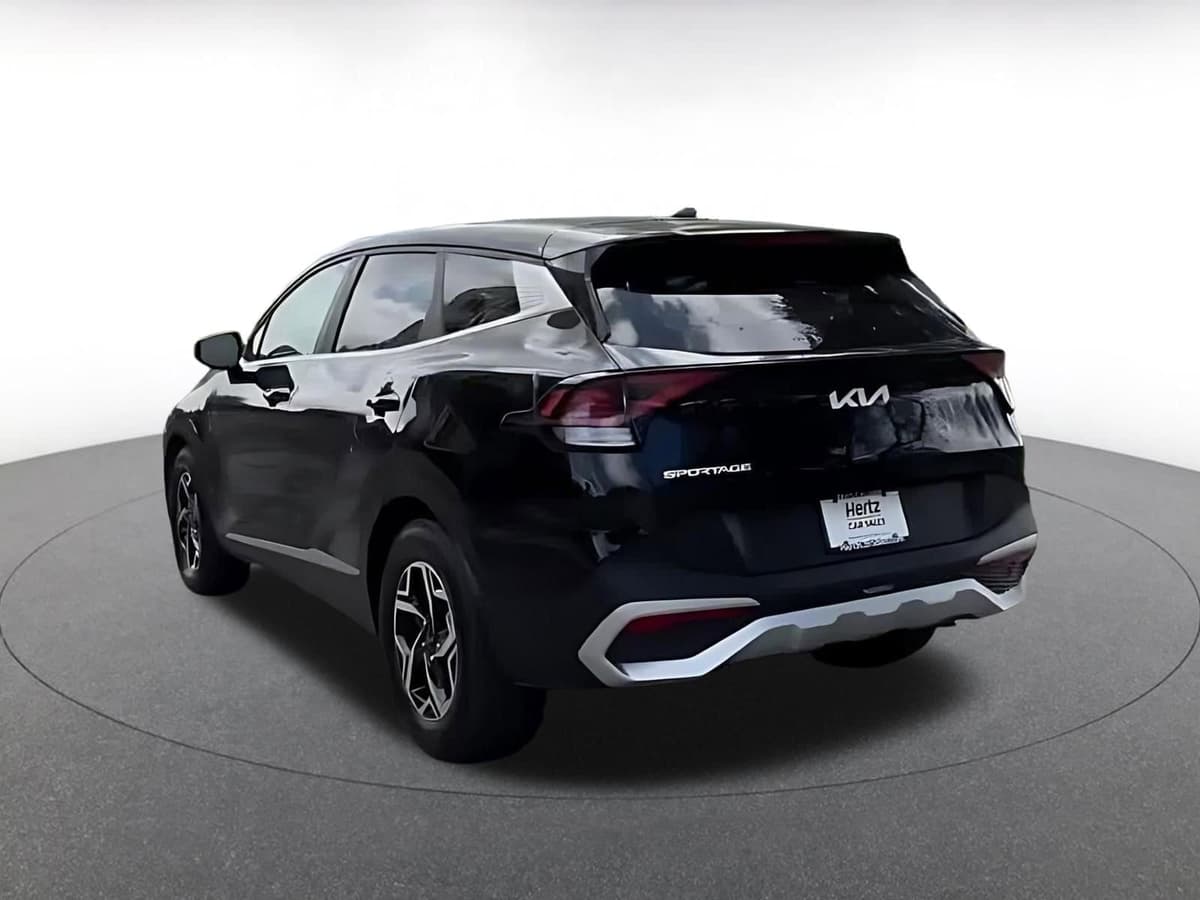 2025 Kia Sportage - Image 11