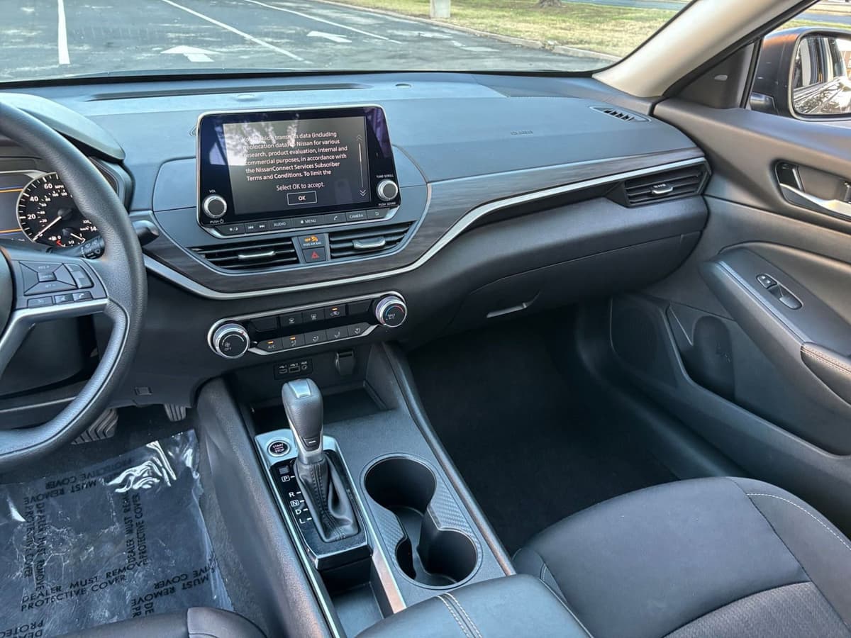 2025 Nissan Altima - Image 30