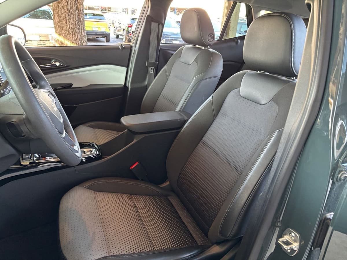 2025 Chevrolet Trax - Image 30