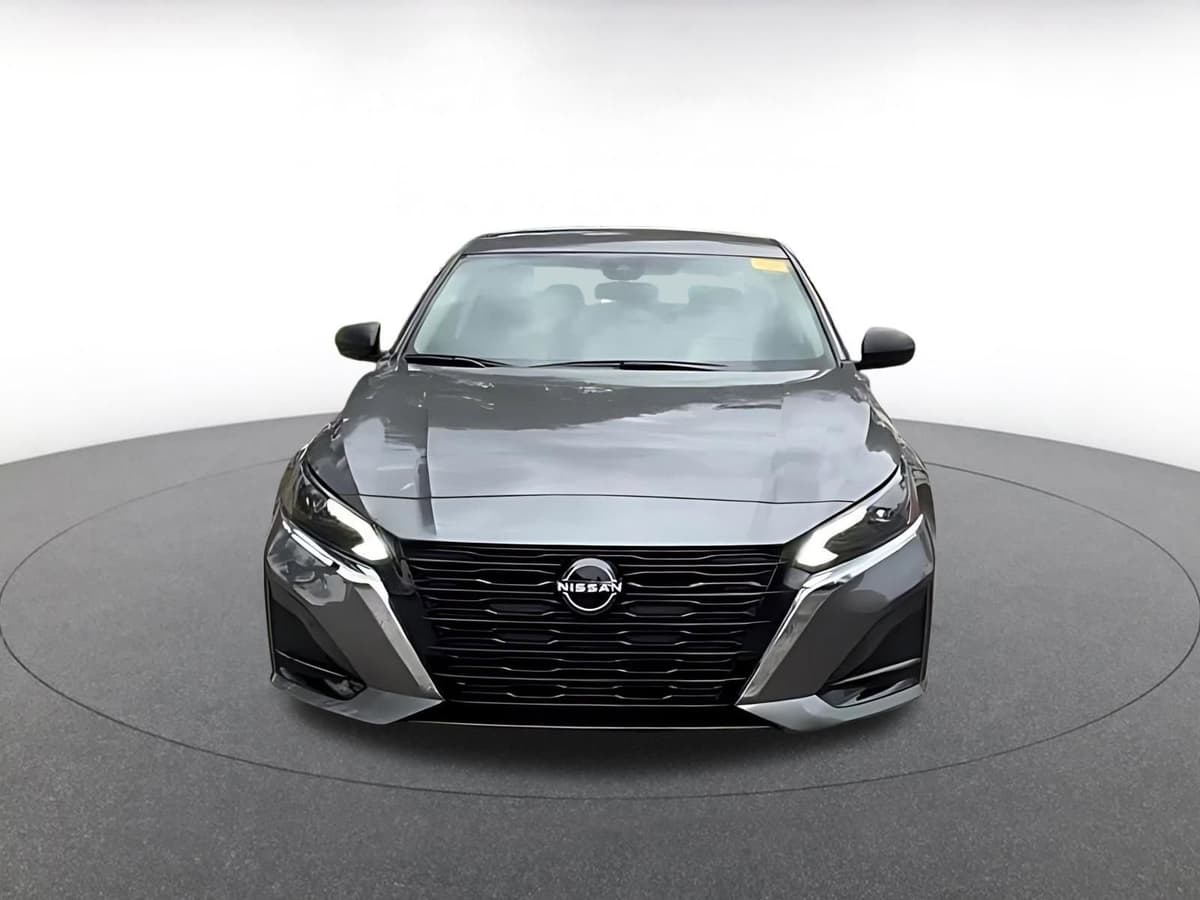 2025 Nissan Altima - Image 5