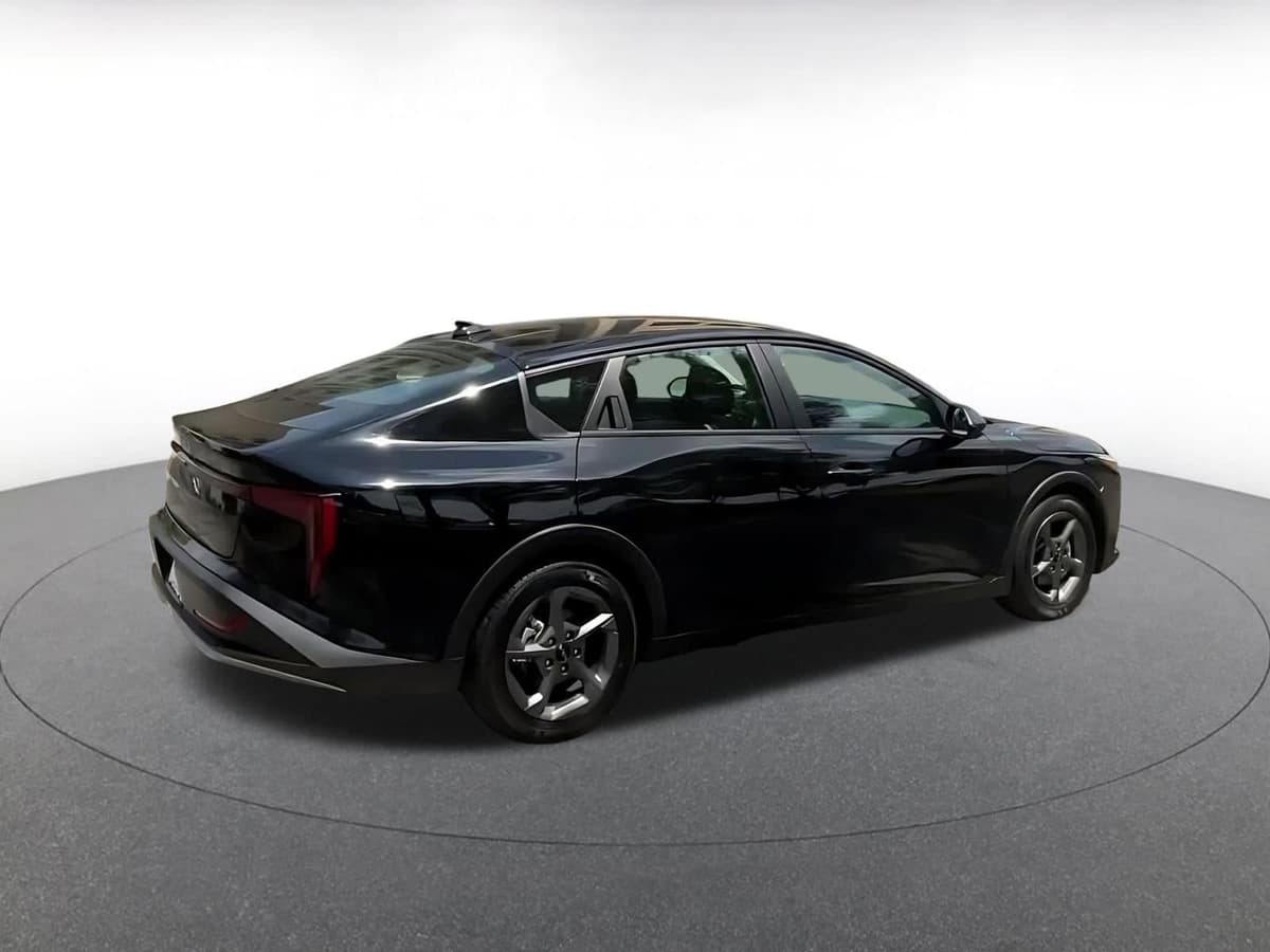 2025 Kia K4 - Image 13