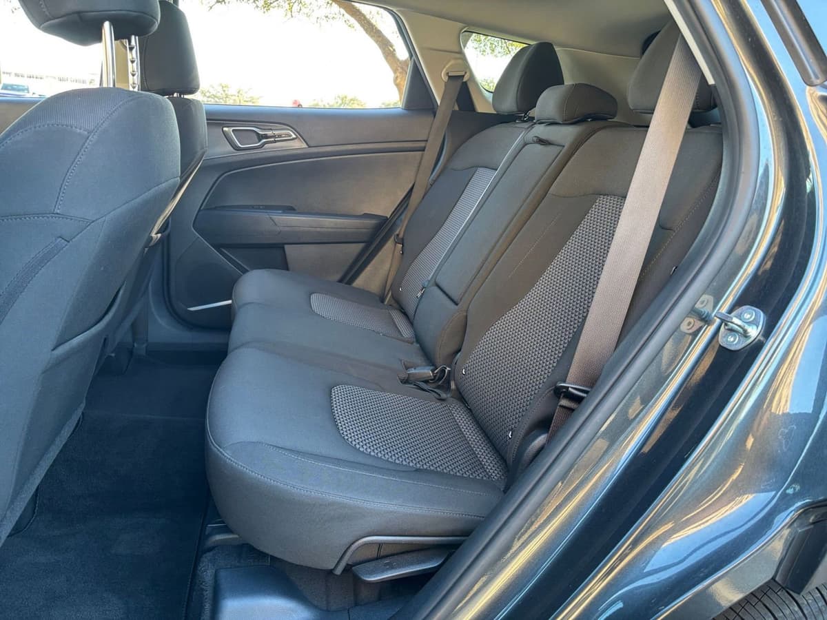 2025 Kia Sportage - Image 21