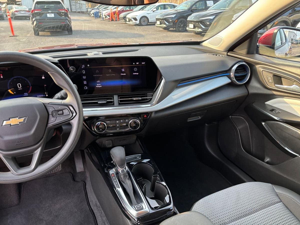 2025 Chevrolet Trax - Image 29